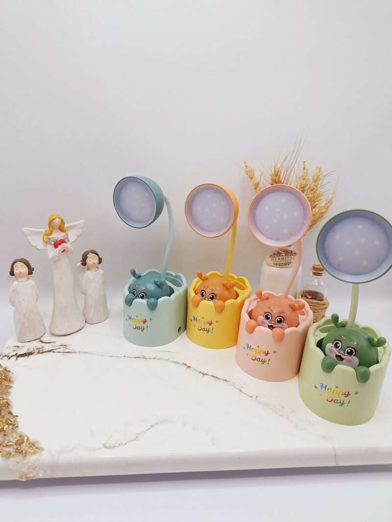 چراغ مطالعه عروسکی شارژی دارای مداد تراش کد 218 - فروشگاه عمده لوازم آرایشی کالای سید