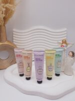 پک کرم دست 5 تایی مرطوب کننده کیفی طرح پرفیوم (عطر) برند کایلی بیوتی کد 377 - فروشگاه عمده لوازم آرایشی کالای سید