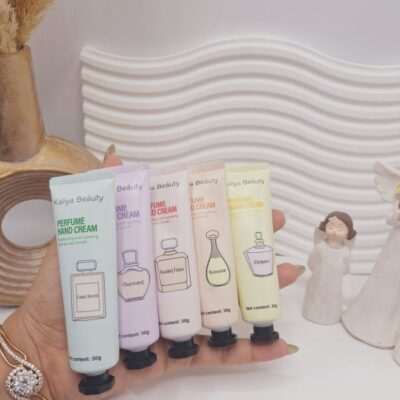 پک کرم دست 5 تایی مرطوب کننده کیفی طرح پرفیوم (عطر) برند کایلی بیوتی کد 377 - فروشگاه عمده لوازم آرایشی کالای سید